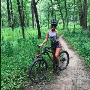 Meet your Posher, Aiste